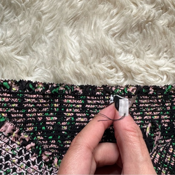 Alice + Olivia Candra Smocked Off- Shoulder Crop Top in Schwarz - Size Large - Picture 7 of 7